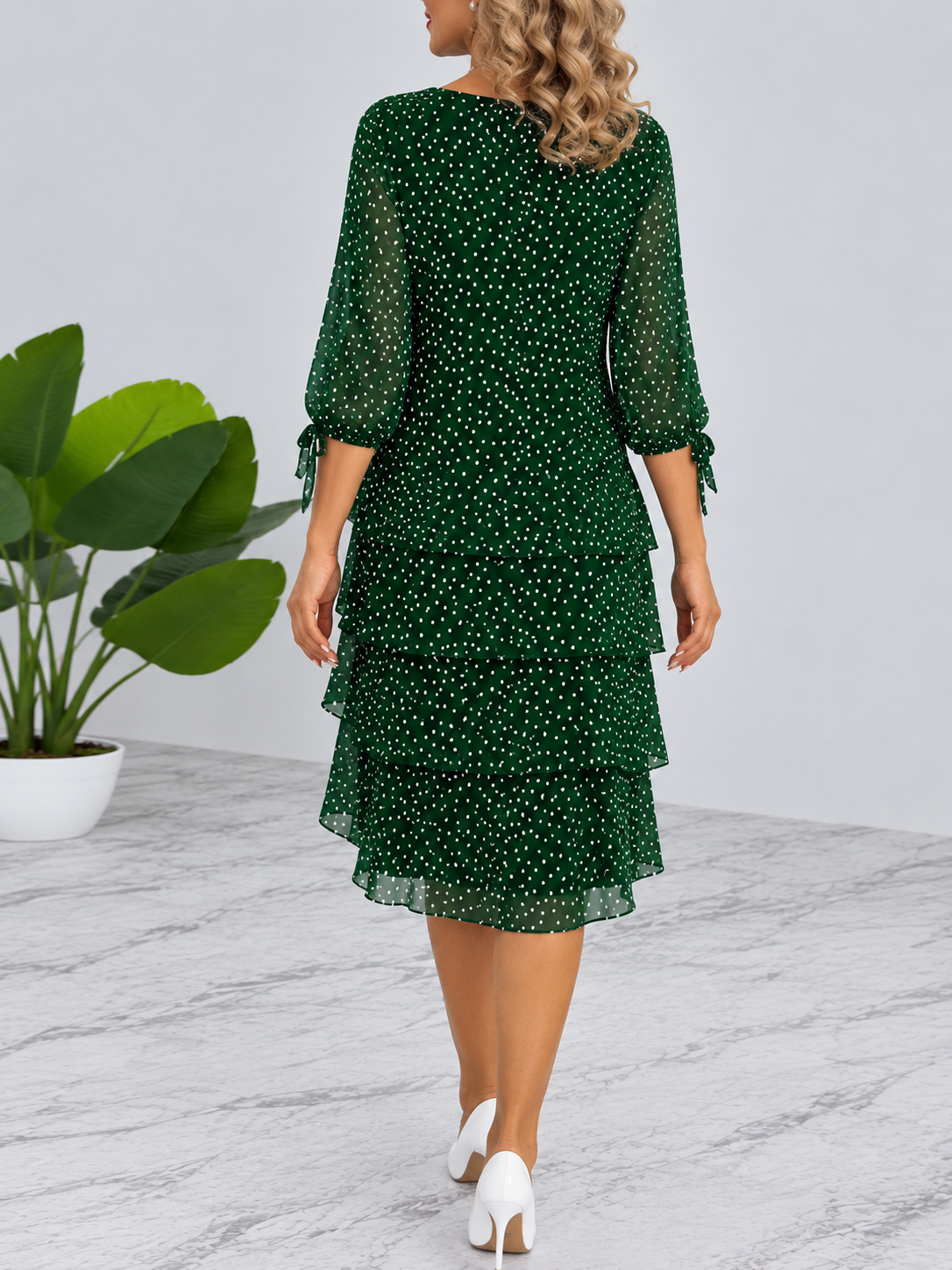 Vestido midi con volantes y lunares